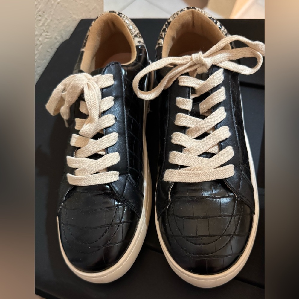 🖤LULU’S WHITE RAVEN LISETTE VEGAN SNAKE PRINT LEATHER SNEAKERS BLACK